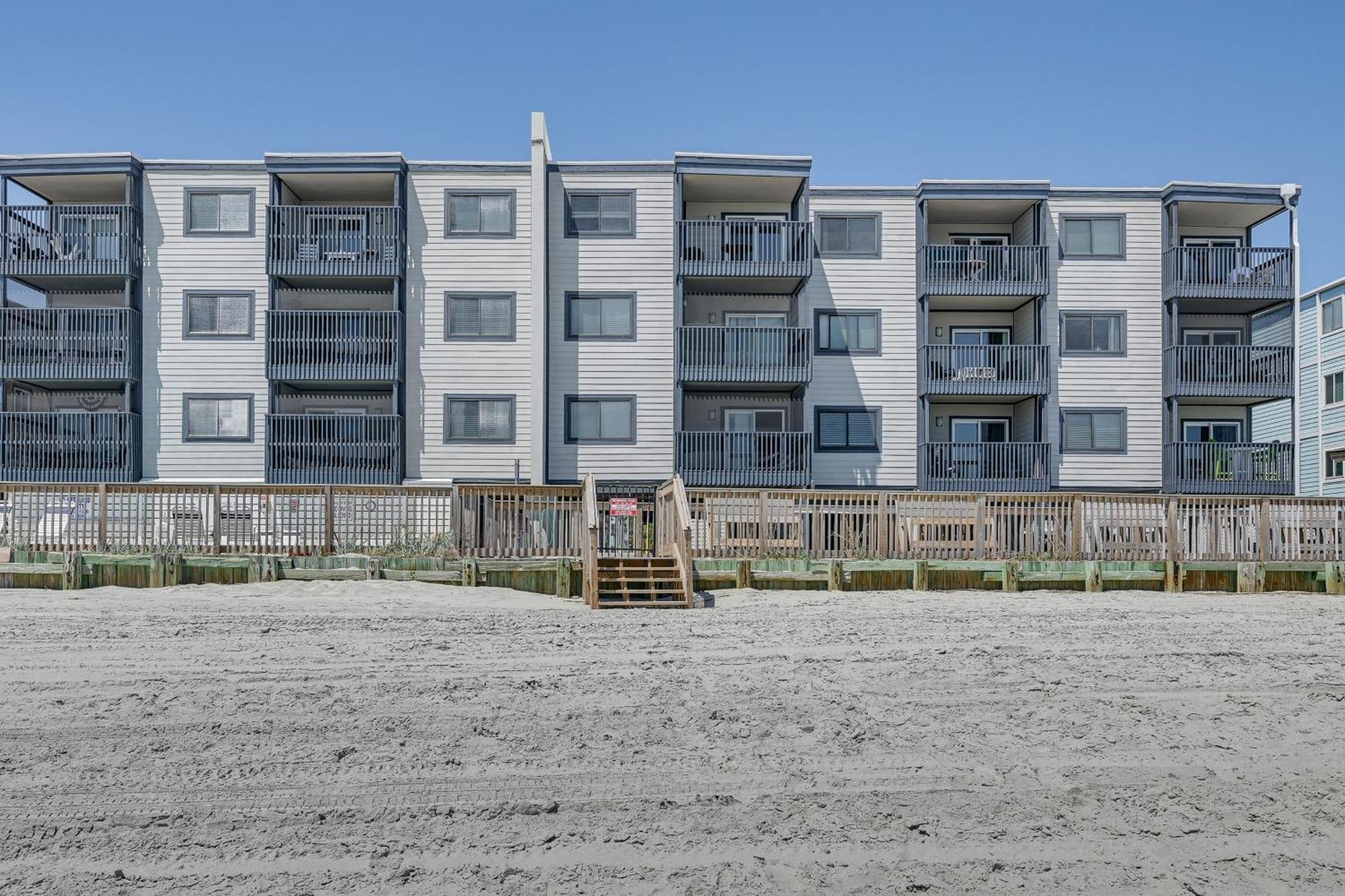 Coastal Condo On Beach With Community Pool Access! 默特尔比奇 外观 照片