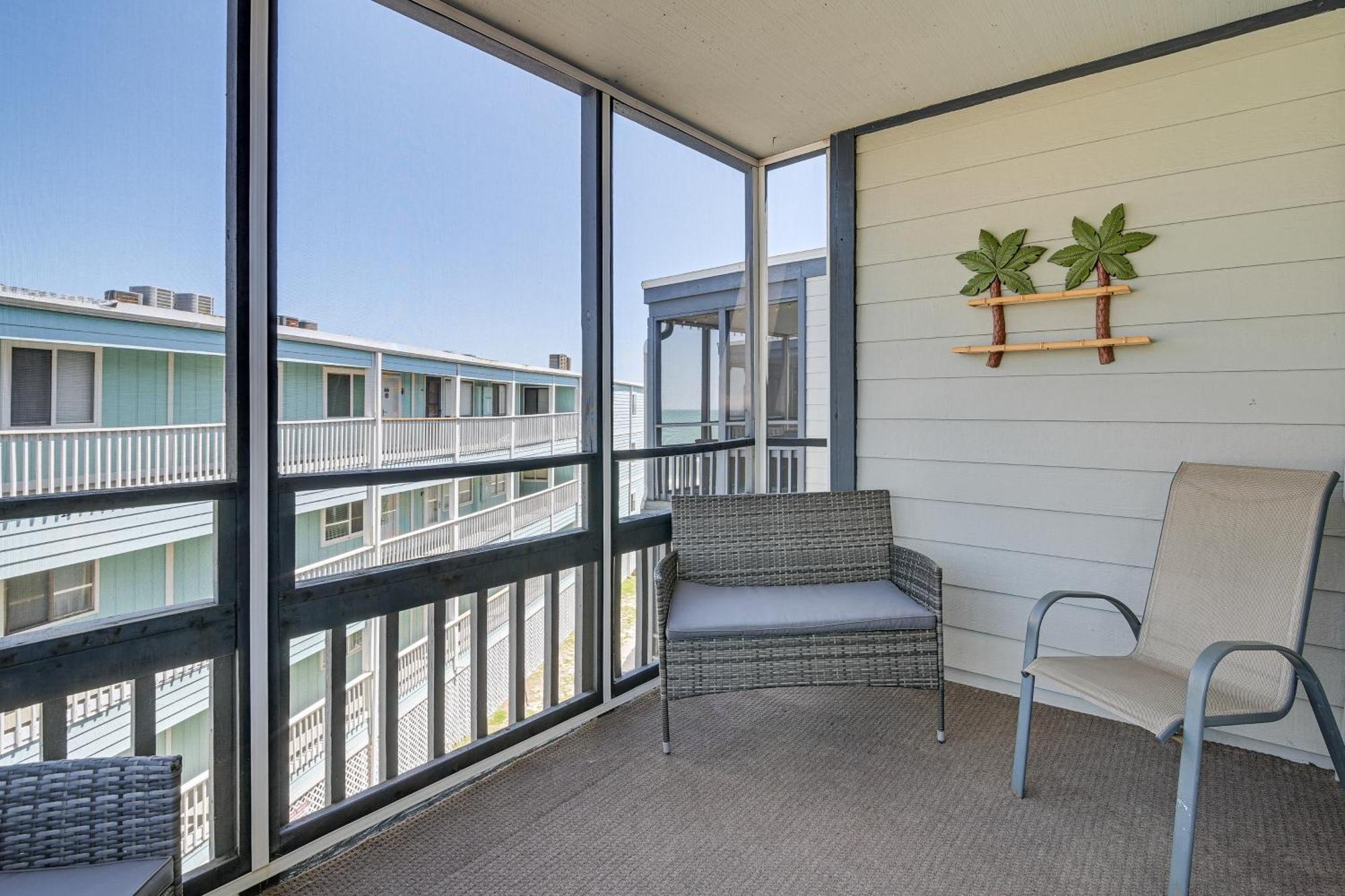 Coastal Condo On Beach With Community Pool Access! 默特尔比奇 外观 照片
