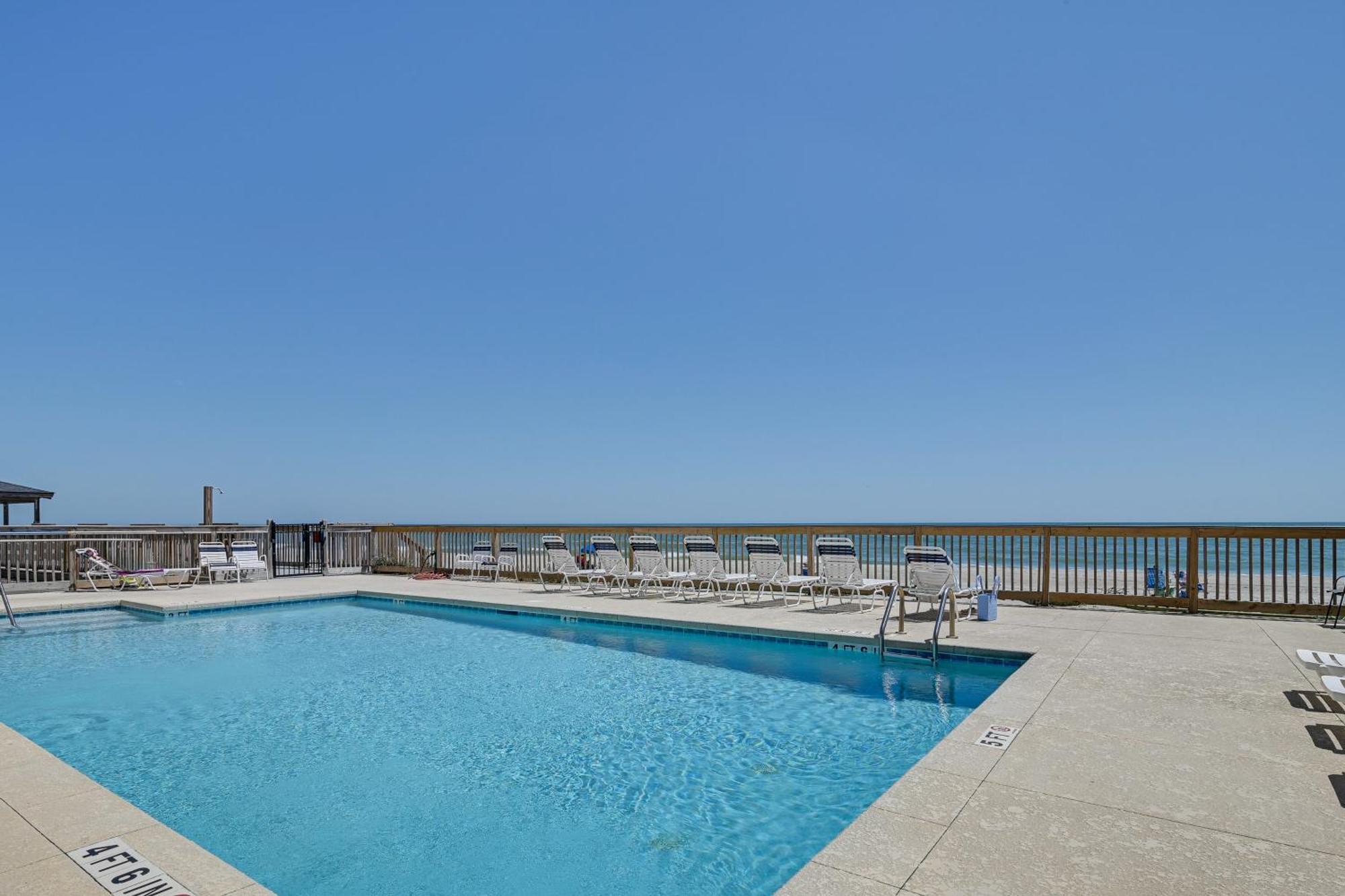 Coastal Condo On Beach With Community Pool Access! 默特尔比奇 外观 照片