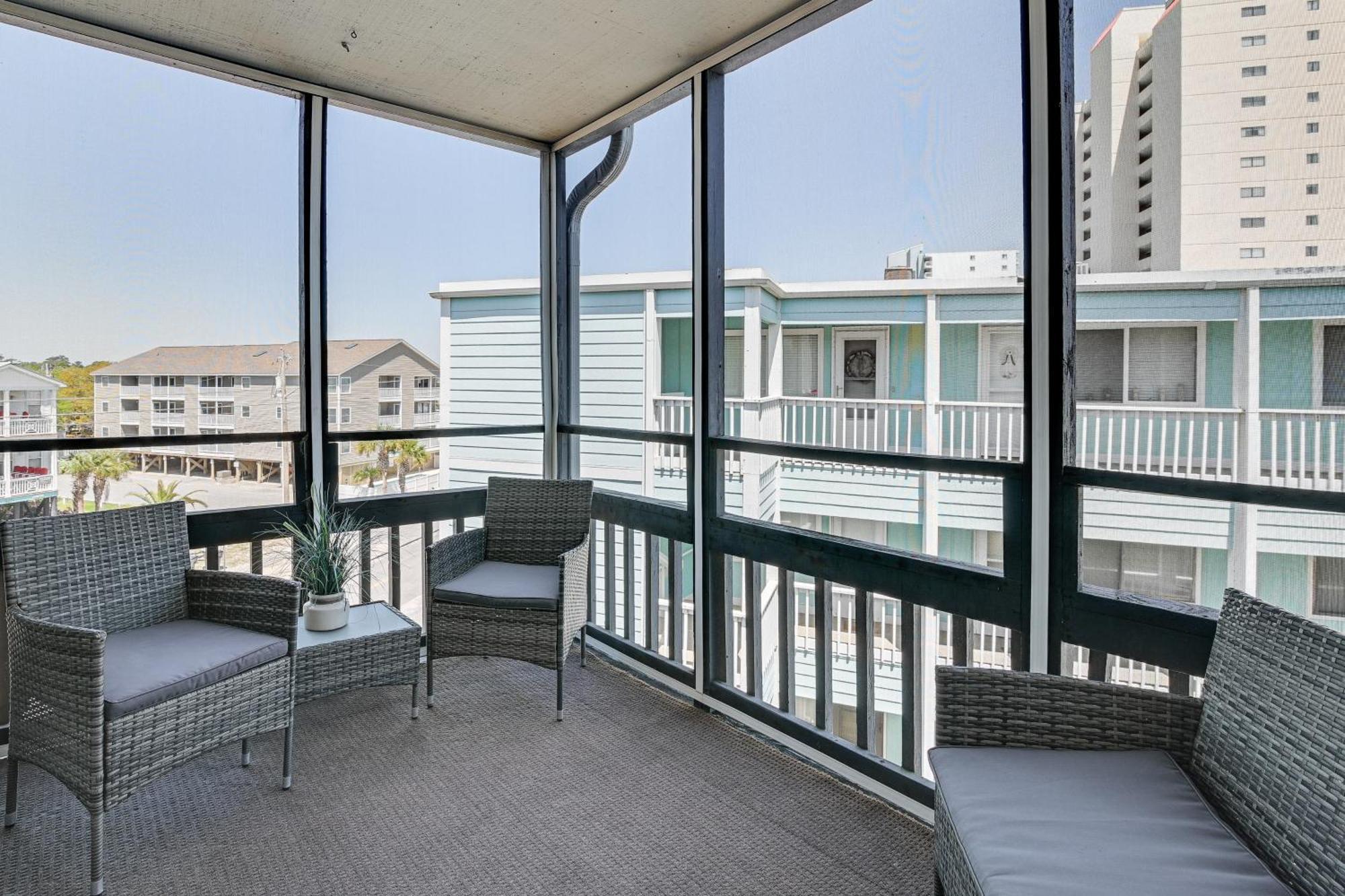 Coastal Condo On Beach With Community Pool Access! 默特尔比奇 外观 照片